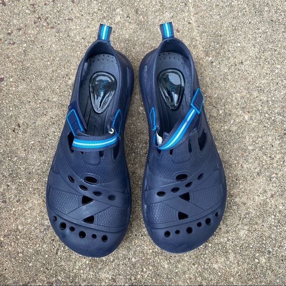 Children’s Place Rubber Velcro Straps Waterproof Sandals - Picture 2 of 4